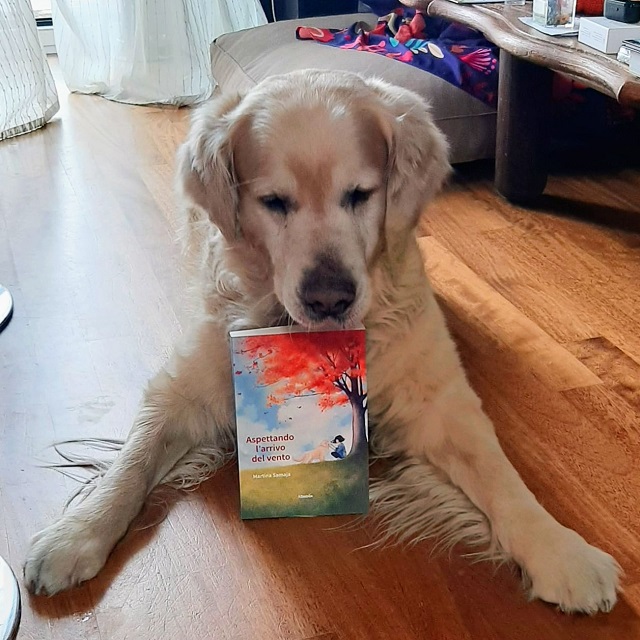 foto del cane di Martina con libro